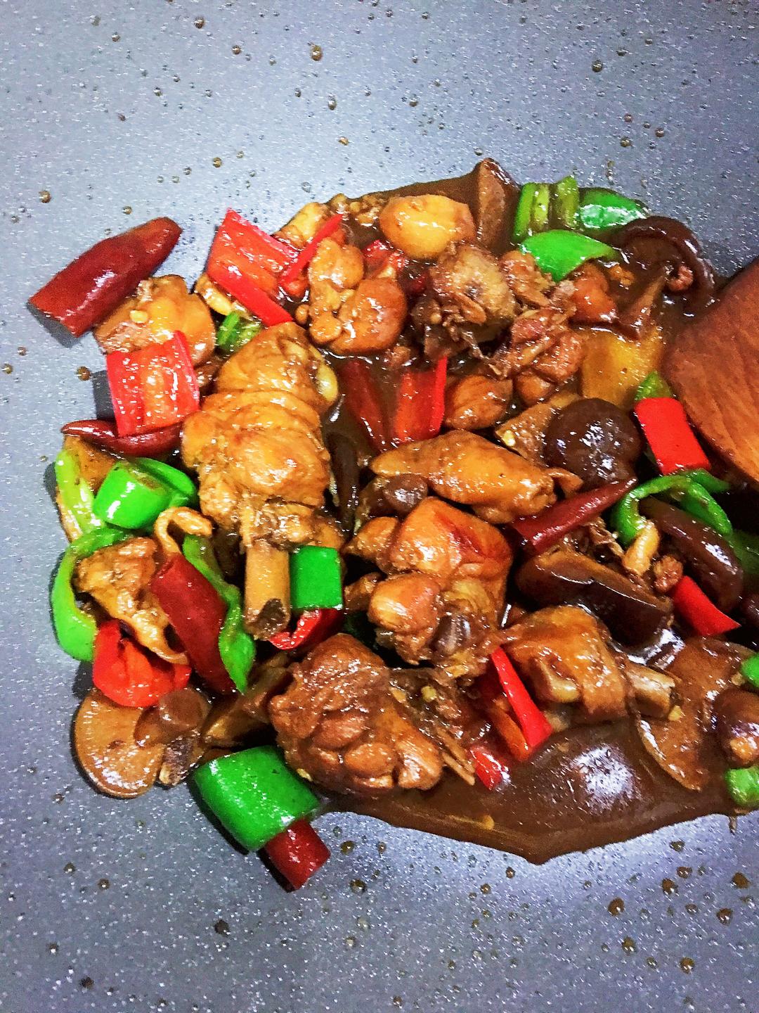 好吃到原地爆炸的黄焖鸡的做法